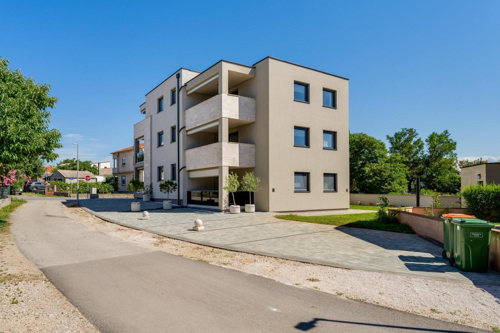 Salt Bloom Apartments Nin Exterior photo