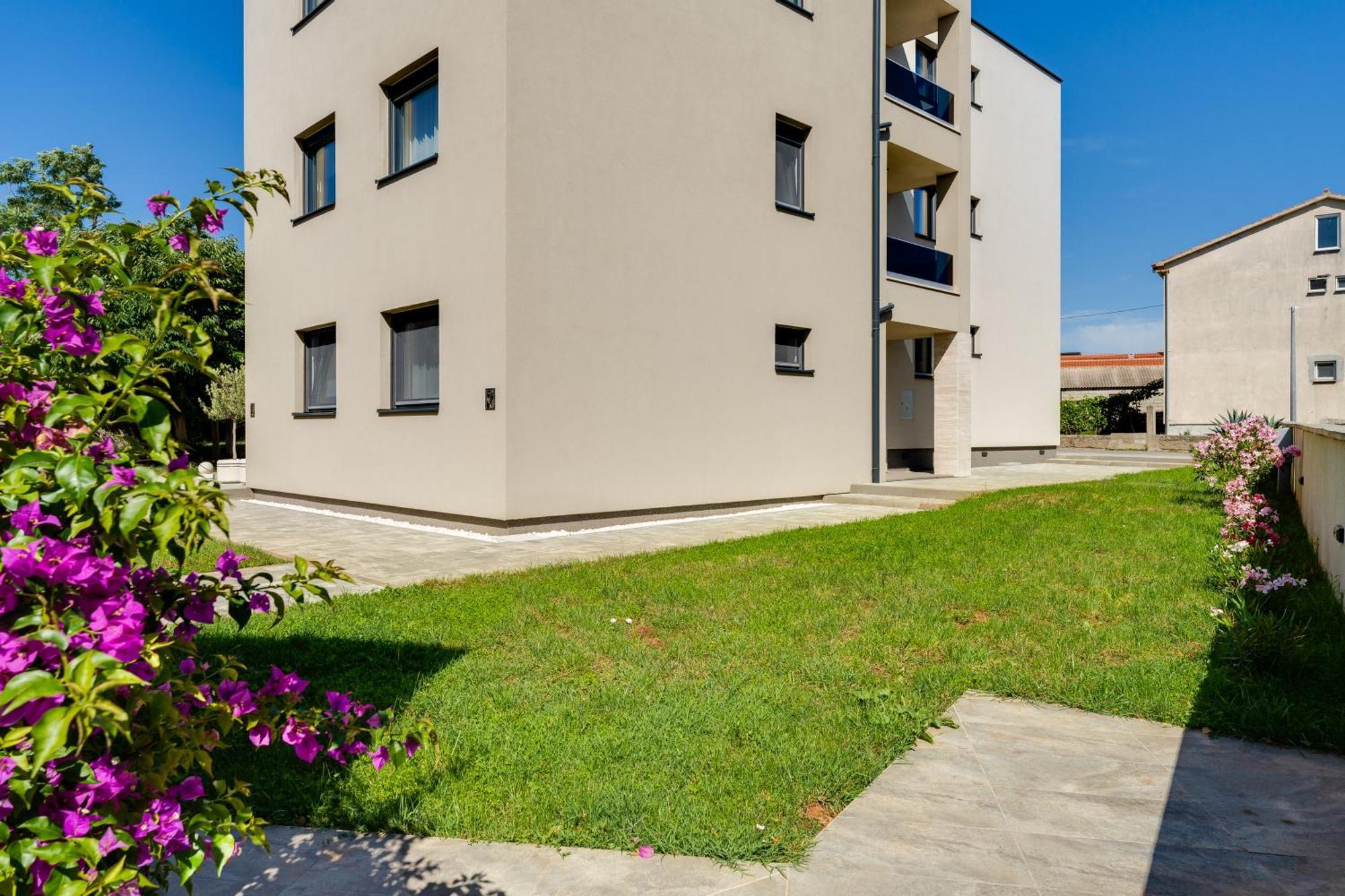 Salt Bloom Apartments Nin Exterior photo