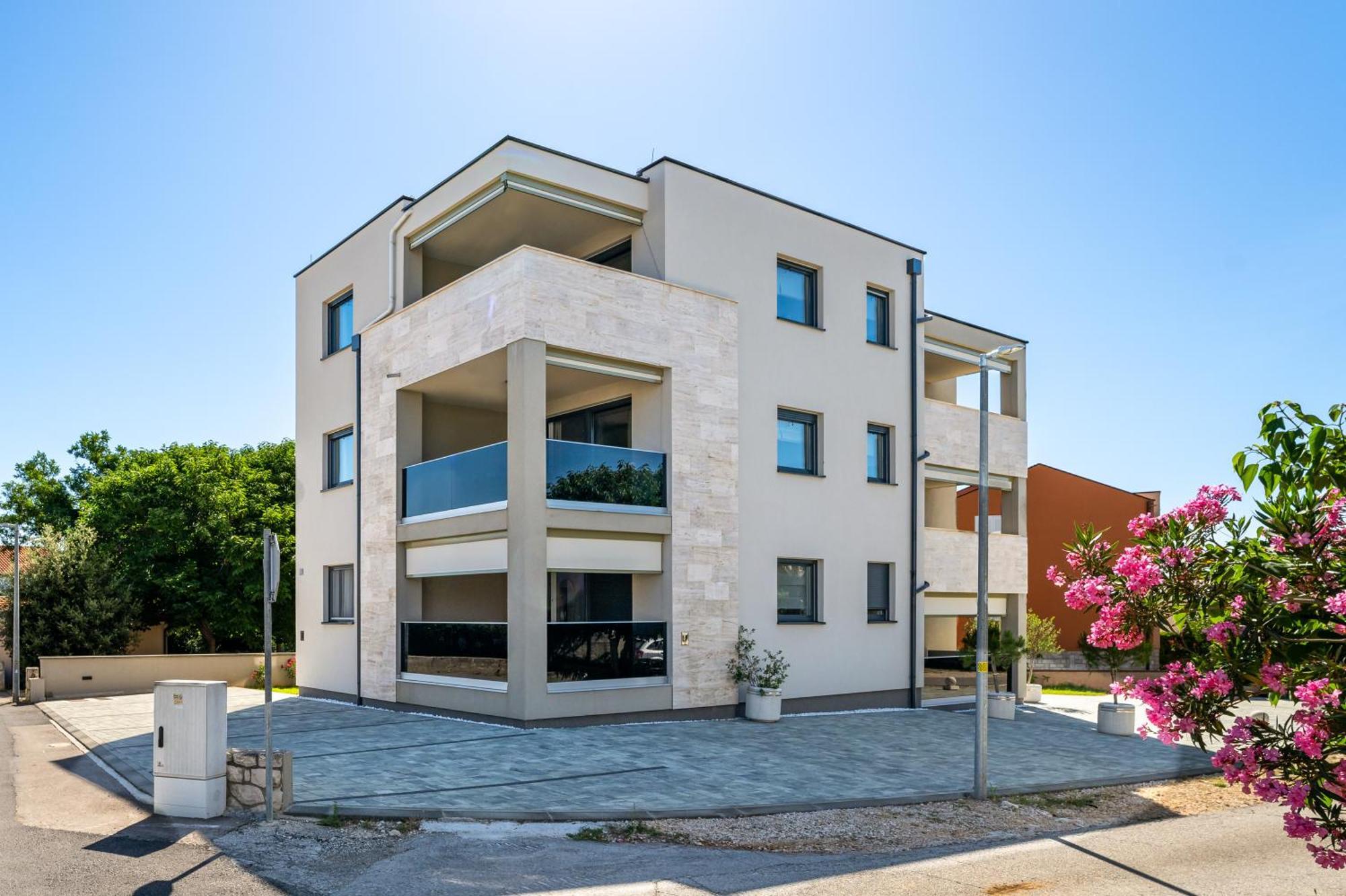 Salt Bloom Apartments Nin Exterior photo